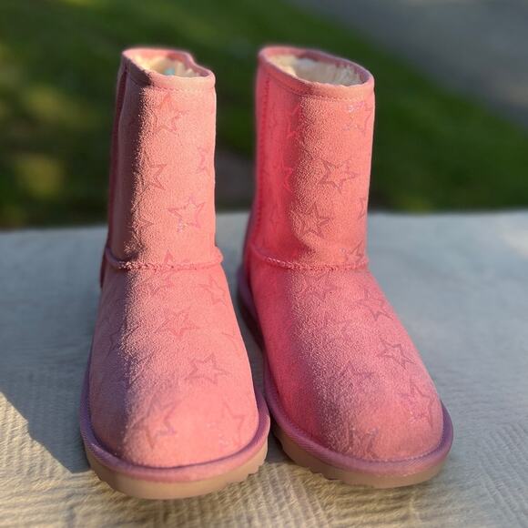 NEW UGG Kids Size 6 Womens 8 Classic II Iridescent Stars Pink Iridescent Boots - Picture 3 of 9